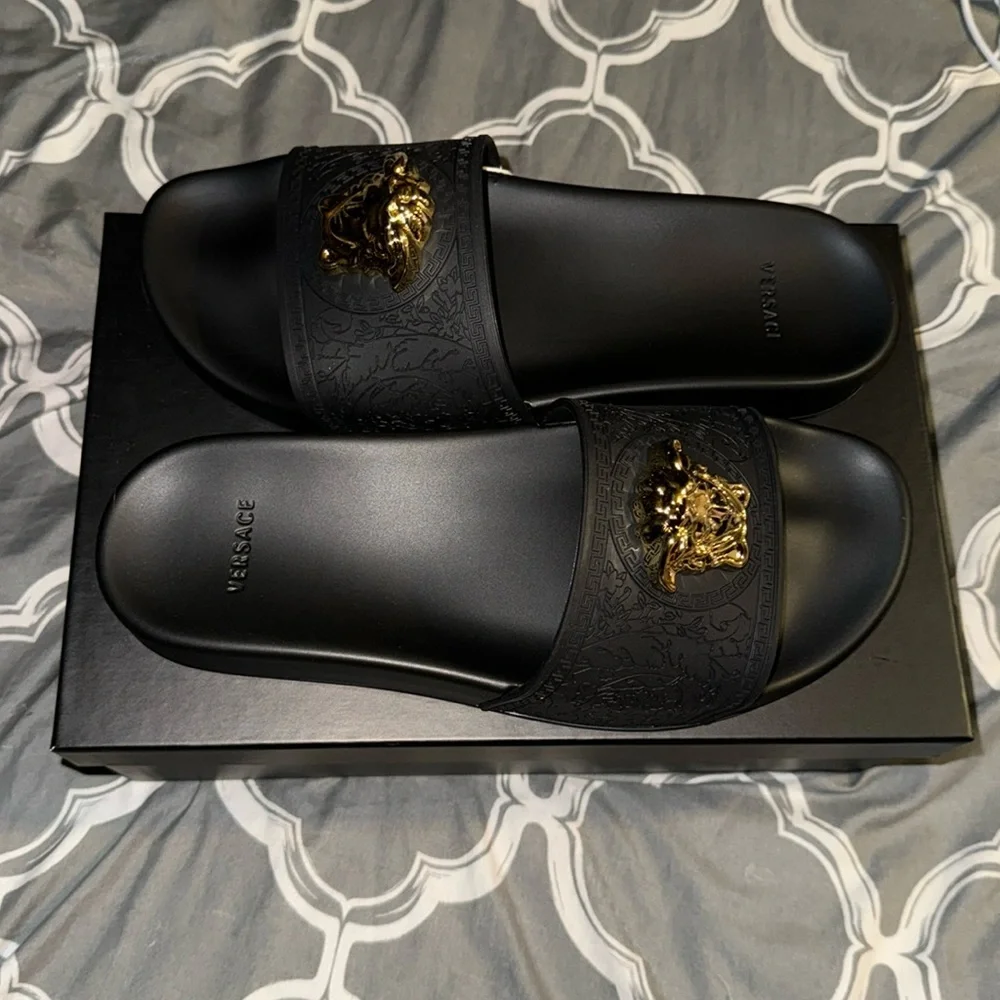 VERSACE MEDUSA POOL SLIDES - Picture 4 of 10